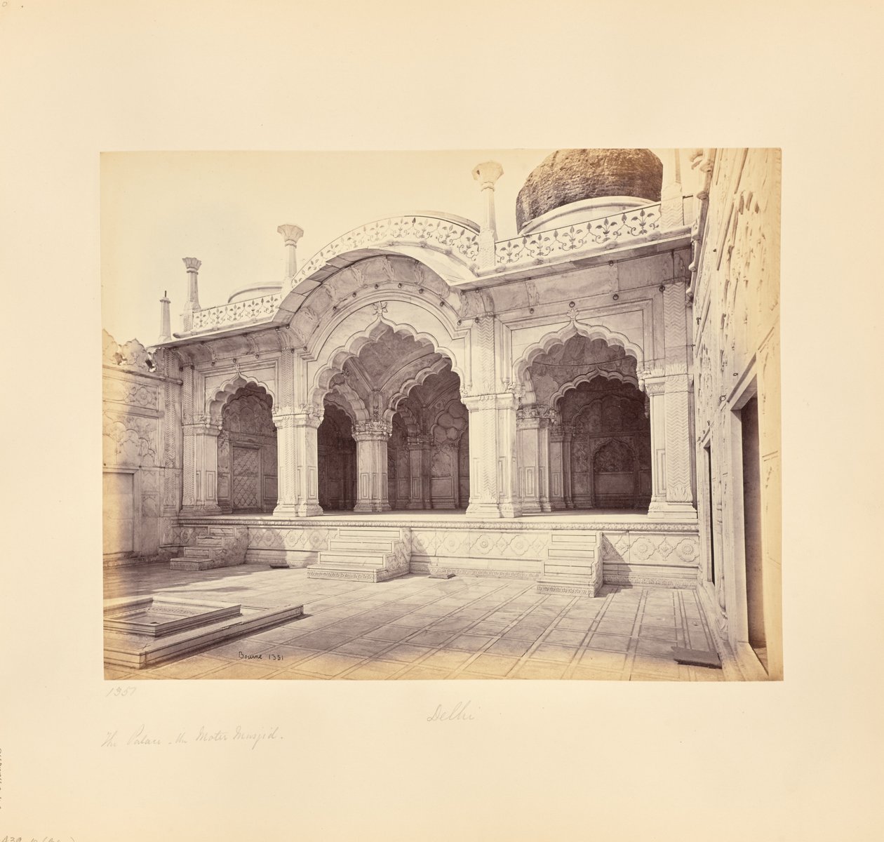 Deli; o palácio, a Moti Masjid (Mesquita da Pérola) de Samuel Bourne