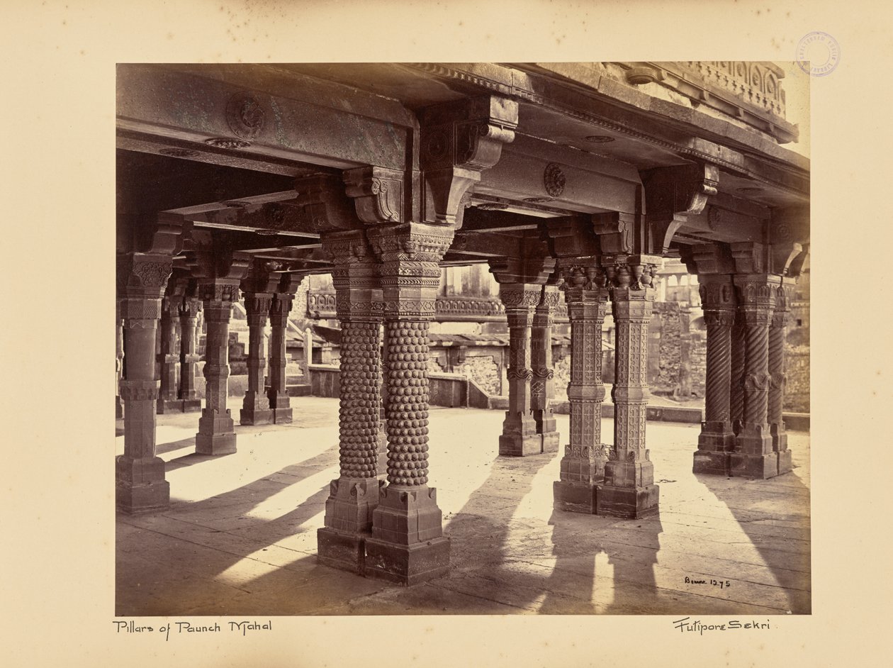 Fatehpur Sikri; pilares esculpidos no Panch Mahal de Samuel Bourne