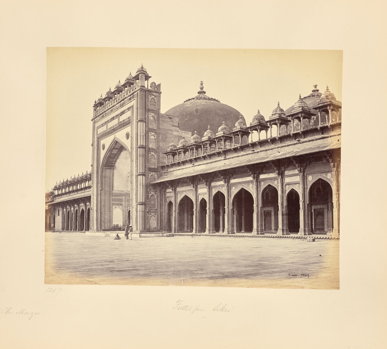 Fatehpur Sikri; a mesquita no lado ocidental do quadrilátero de Samuel Bourne