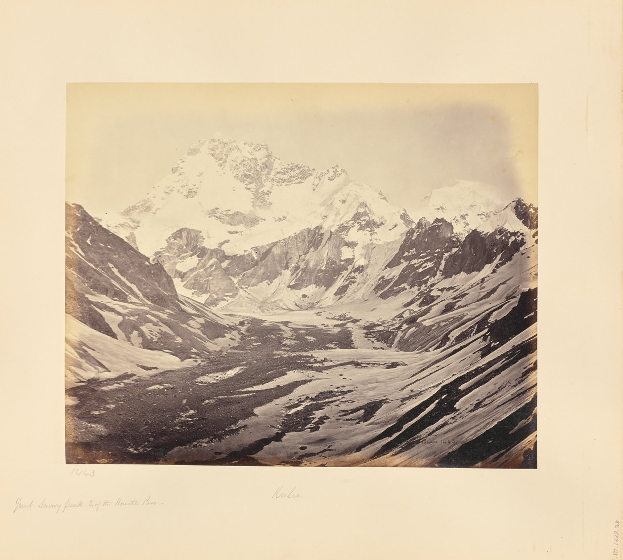 Grande pico nevado, a sul do passo de Hampta de Samuel Bourne