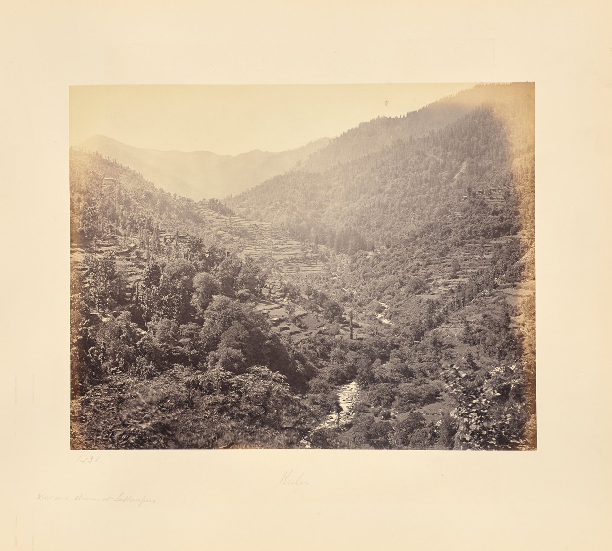 Vale de Kulu abaixo de Rusala de Samuel Bourne