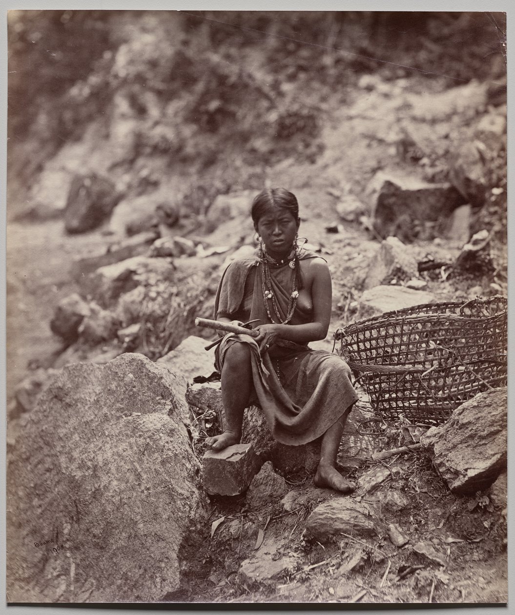 Lepcha Woman (number 1908) de Samuel Bourne