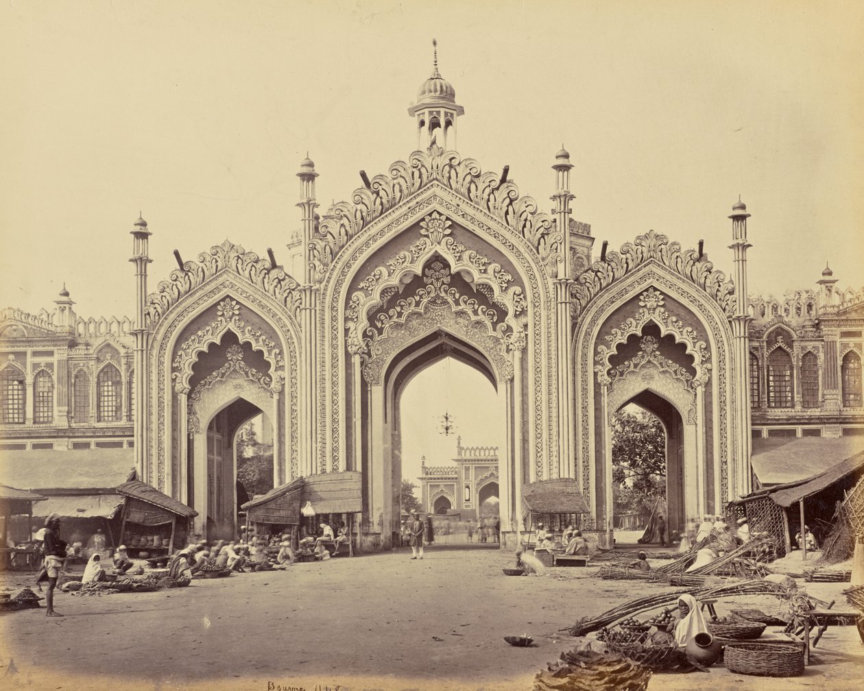 Lucknow; a porta do bazar de Hooseinabad de Samuel Bourne