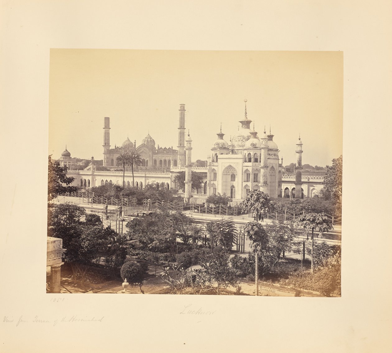 Lucknow; vista do terraço do Imambara de Hooseinabad de Samuel Bourne