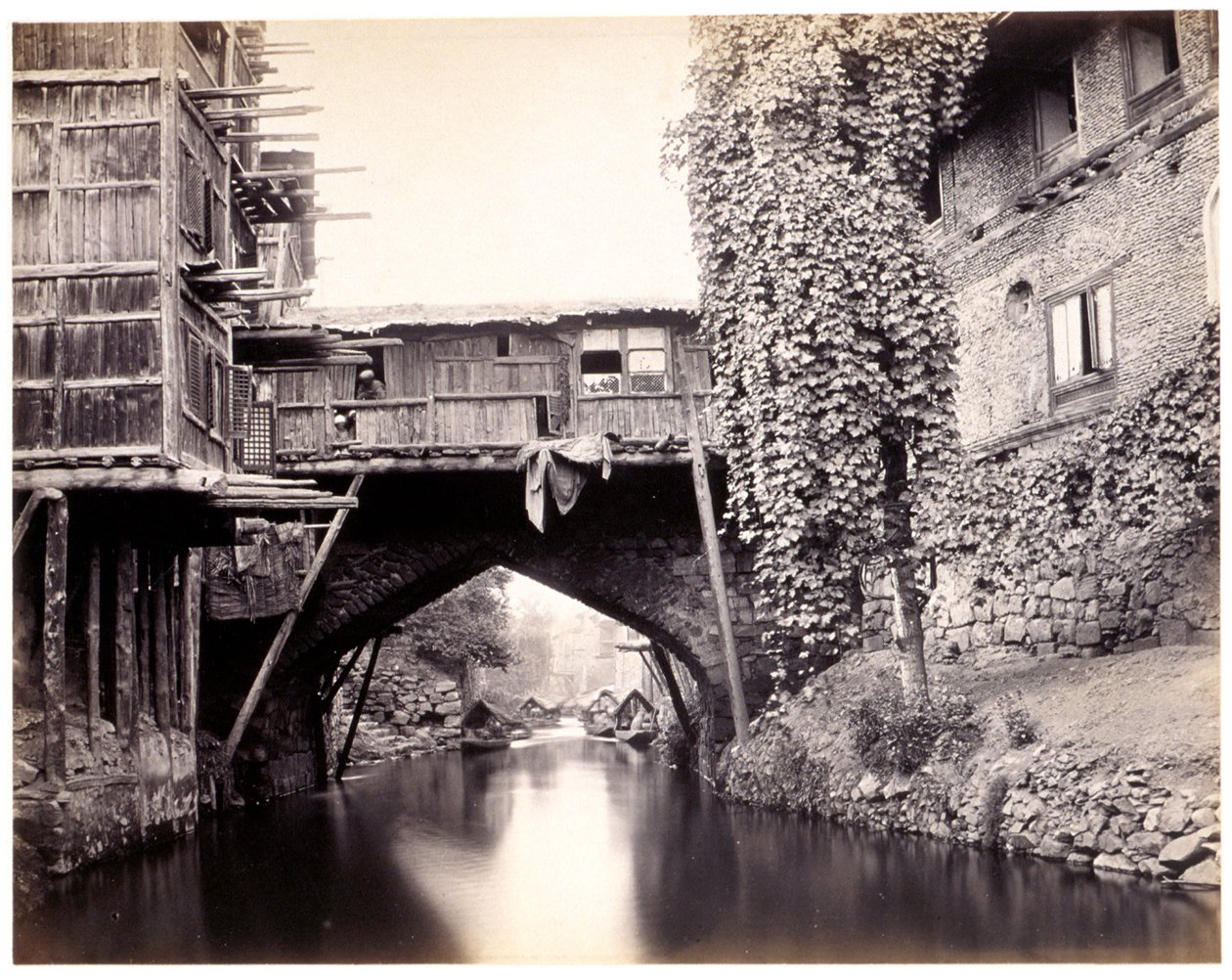 No canal de Marqual, Caxemira de Samuel Bourne