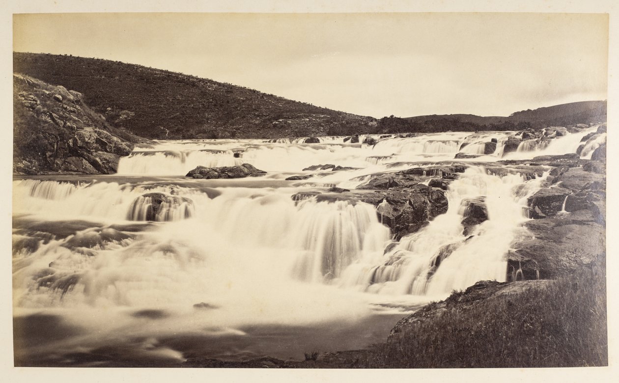 Corredeiras no Pykara abaixo da ponte (Nilgiri Hills) de Samuel Bourne