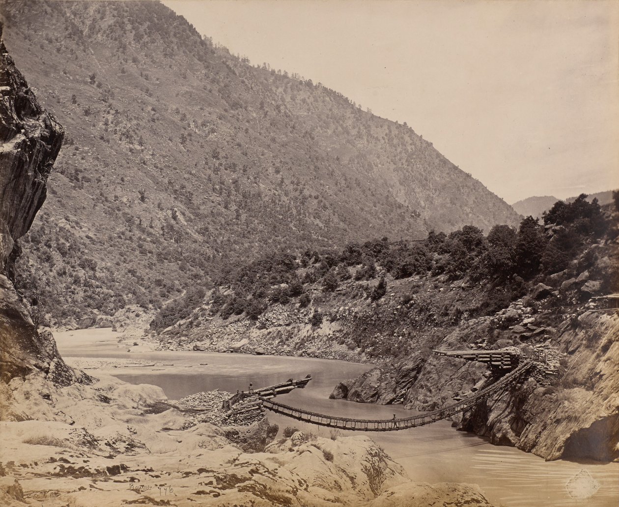 Ponte de corda perto de Kistwar de Samuel Bourne