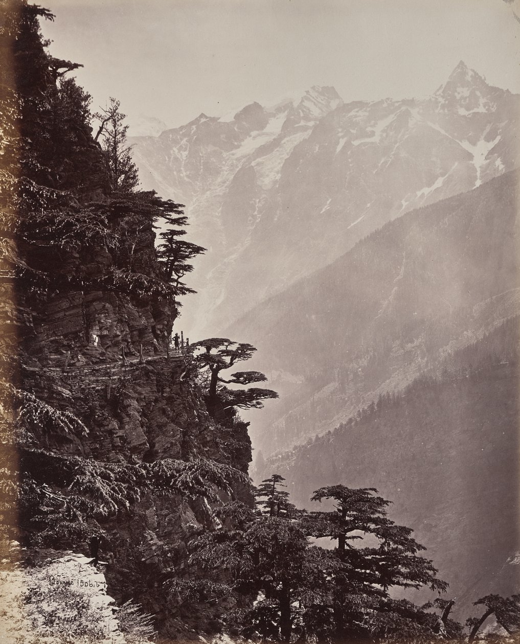 O Alto Himalaia. Vista da nova estrada perto de Rogi de Samuel Bourne