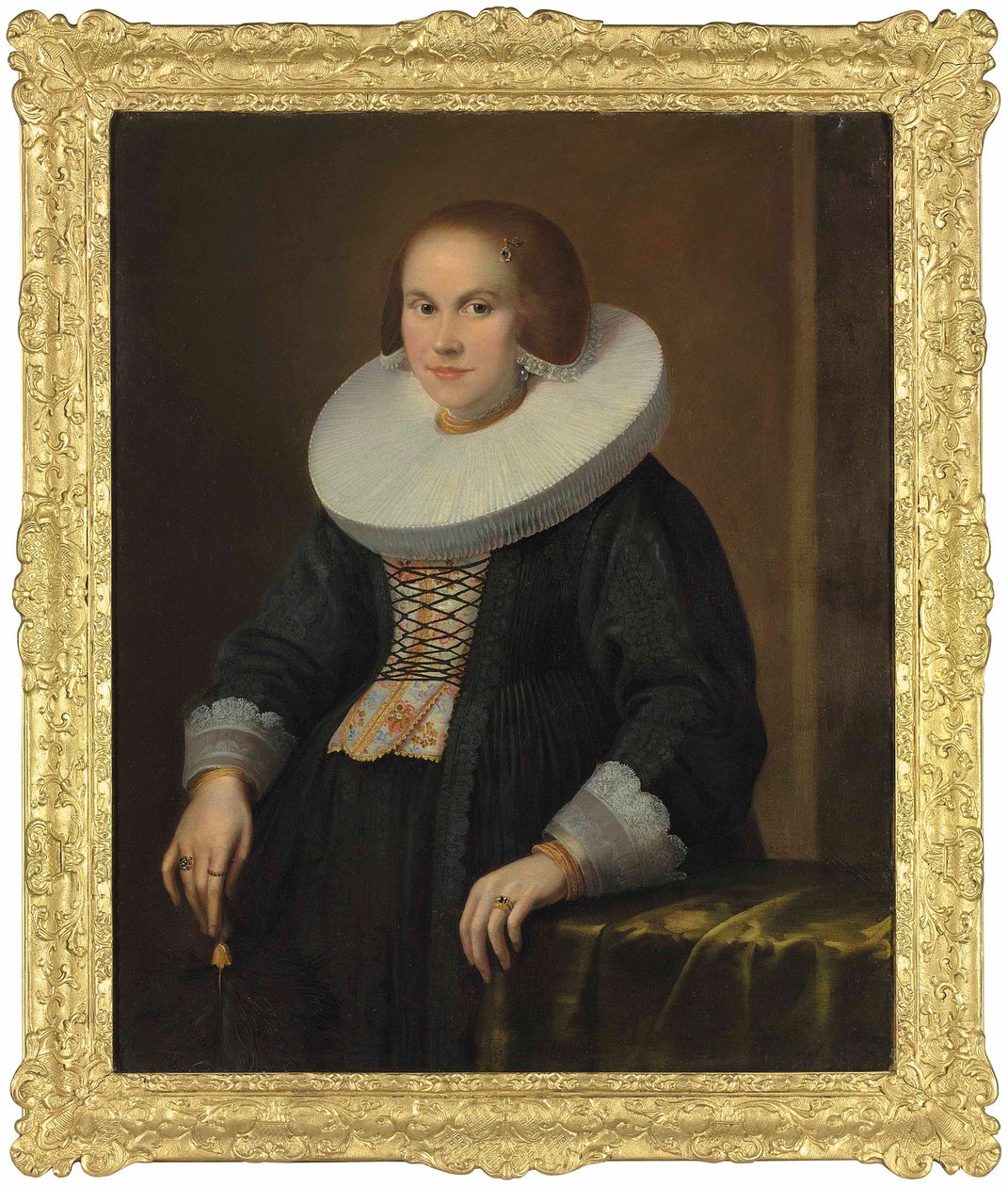 Retrato de uma jovem, de meio comprimento, segurando uma pena, c.1636 (óleo sobre tela) de Samuel Hofmann