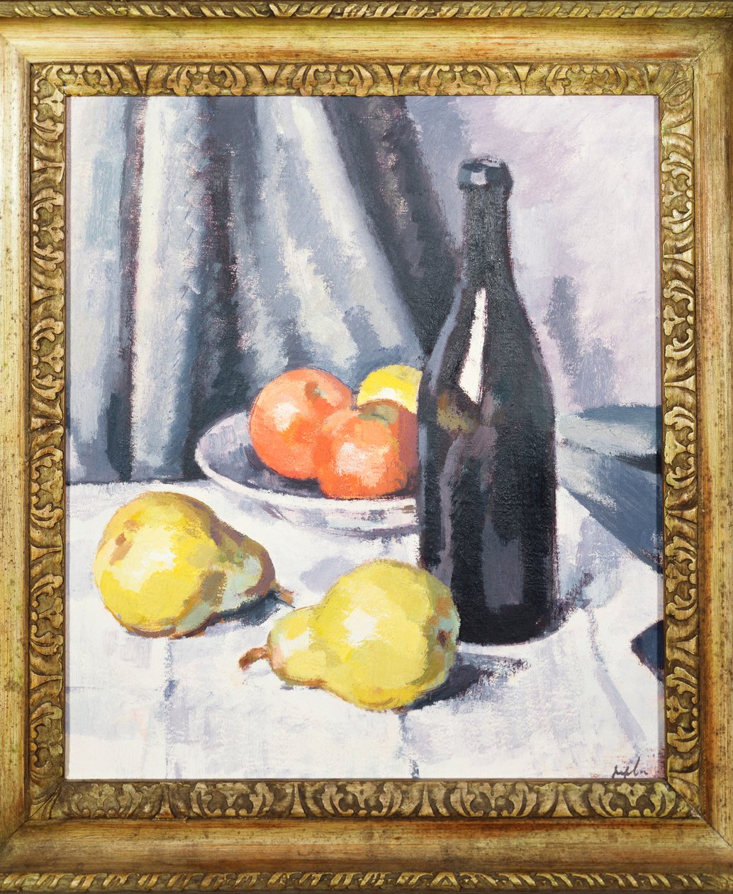 Maçãs, peras e uma garrafa preta sobre uma mesa drapeada, c.1928 de Samuel John Peploe