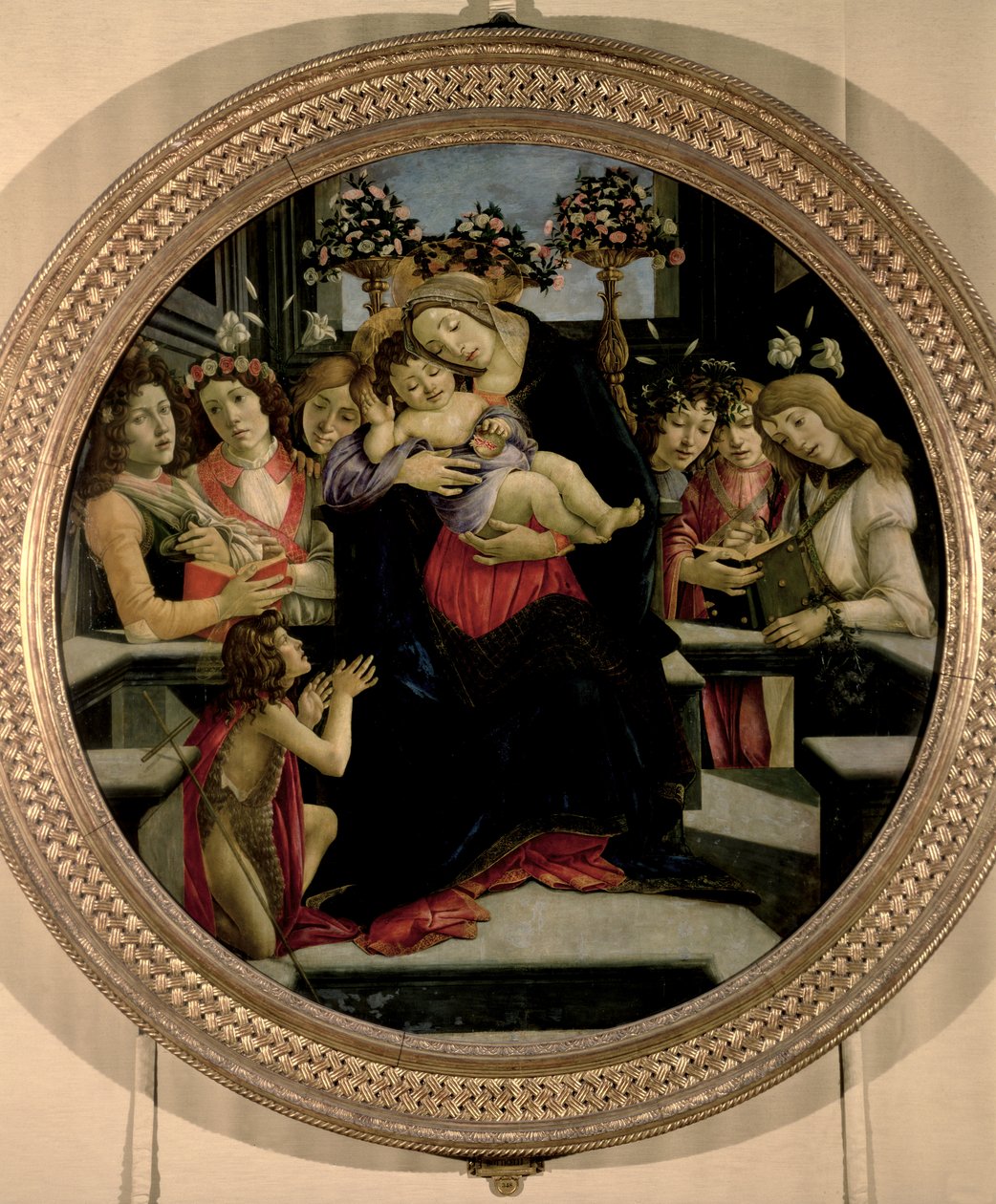 Madonna e criança com anjos e São João Batista de Sandro Botticelli