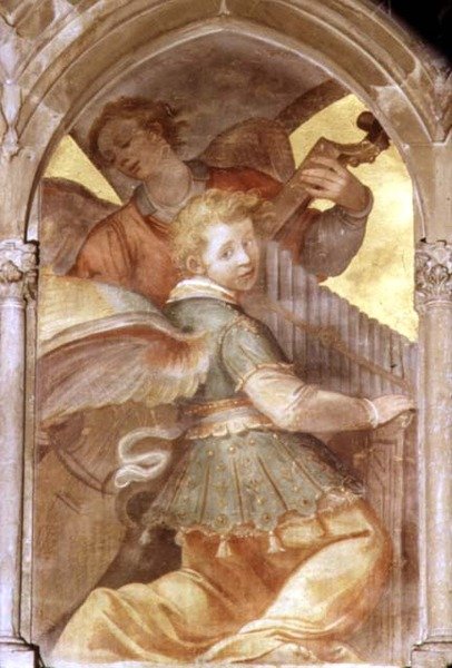 Anjos musicais dentro de um claustro de trompe l