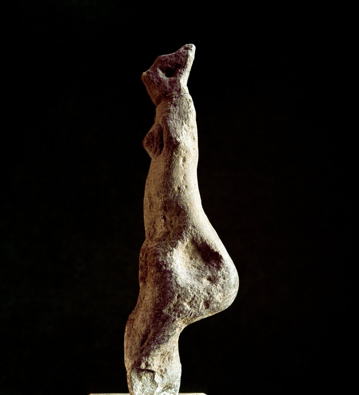 Cultura nuragic (nuraghi) Sardenha: estatueta calcária de Vénus steatopigic (forma lombar) (Venus de Macomer), proveniente de Macomer, perto de Nuoro. Datação do período pré-nurálgico (século 25-18 a.C.) Eneolítico. Cagliari, Museo Nazionale Archeologico de Sardinia Nuragic Civilization