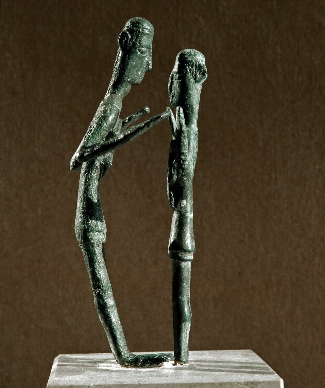 Cultura nuraginesa (nuraghi) Sardo: grupo esculpido de lutadores de bronze. Século VIII-7 AC. Cagliari, Museo Nazionale Archeologico, Sardenha, Itália de Sardinia Nuragic Civilization
