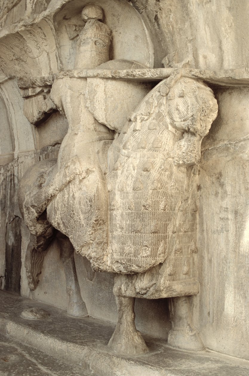 Escultura de Khosrow Parviz em seu cavalo Shabdiz com o equipamento de um cavaleiro de armadura pesada, c.620 dC de Sasanian School