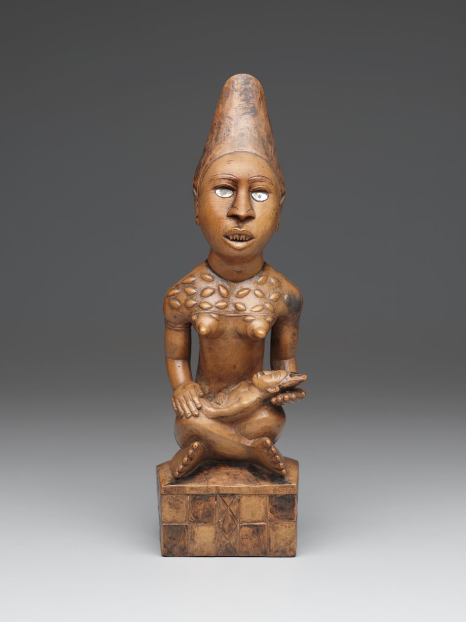 Figura feminina sentada com criança (pfemba) Yombe Group, Kongo Peoples (madeira, vidro ou mica & corante) de School African