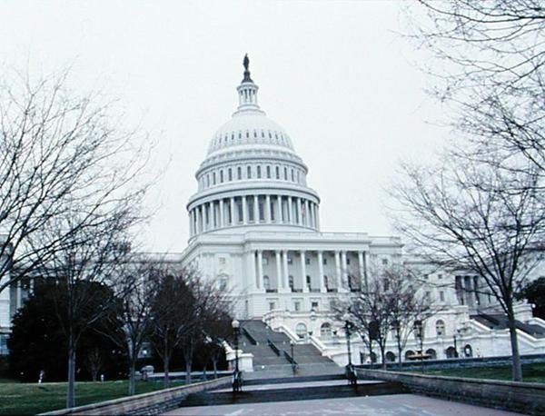 Capitólio, construído pela primeira vez em 1793 (foto) de School American
