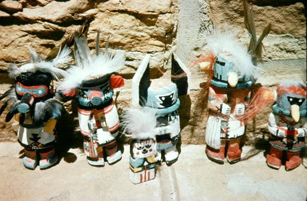 Kachina Dolls (mídia mista) de School American