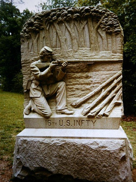 Memorial à 16ª Infantaria dos EUA no campo de batalha de Chikamauga (pedra) de School American