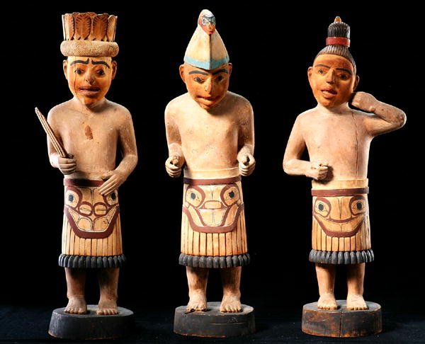 Três figuras xamãs (terracota pintada) de School American