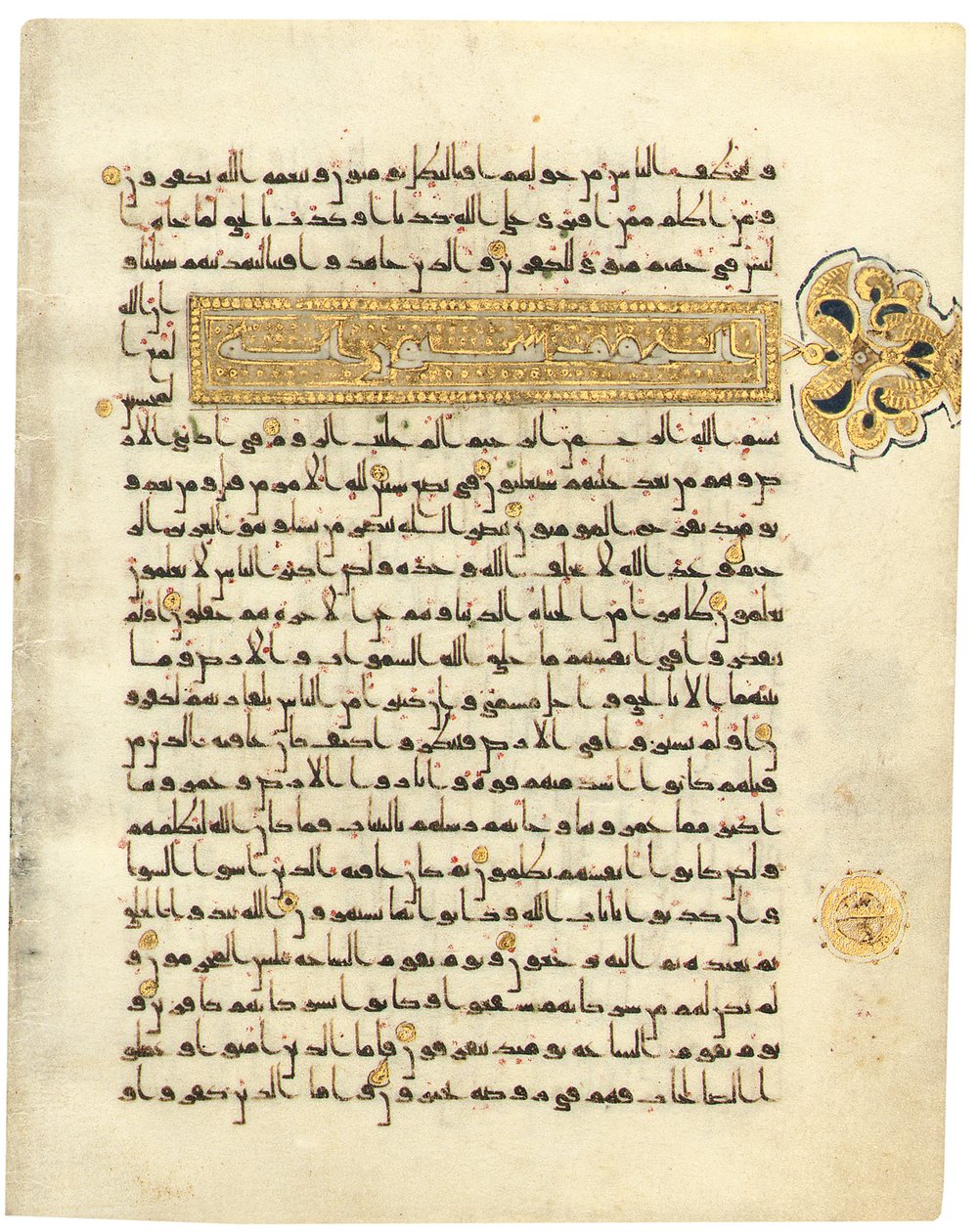 Página de um Alcorão Cúfico quase completo, Norte da África ou Oriente Próximo, início do século 10 (couro e caneta e tinta em velino) (ver também 488352-7) de School Arabic