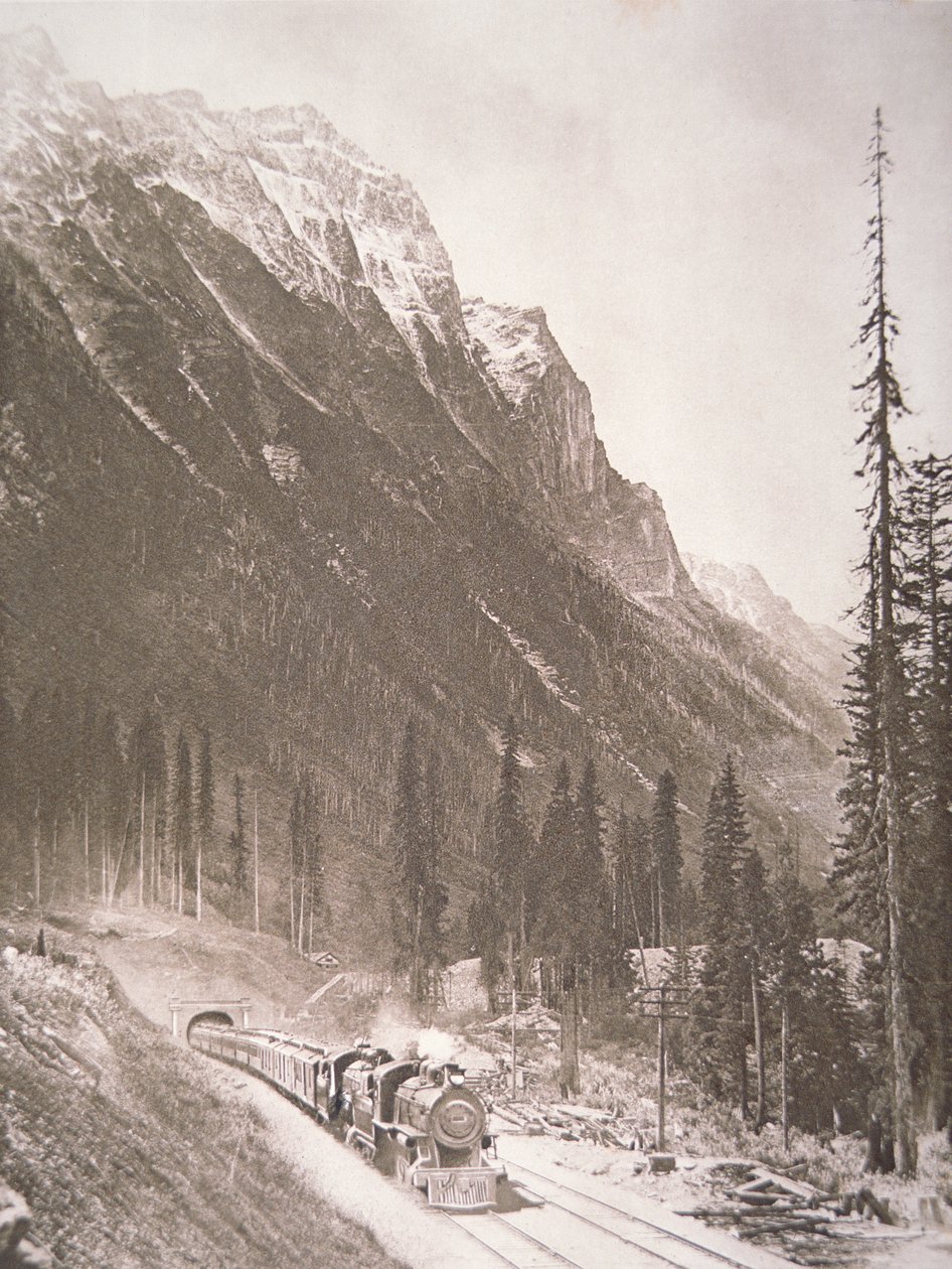Canadian Pacific Railway Train, c.1925 (foto a p/b) de School Canadian