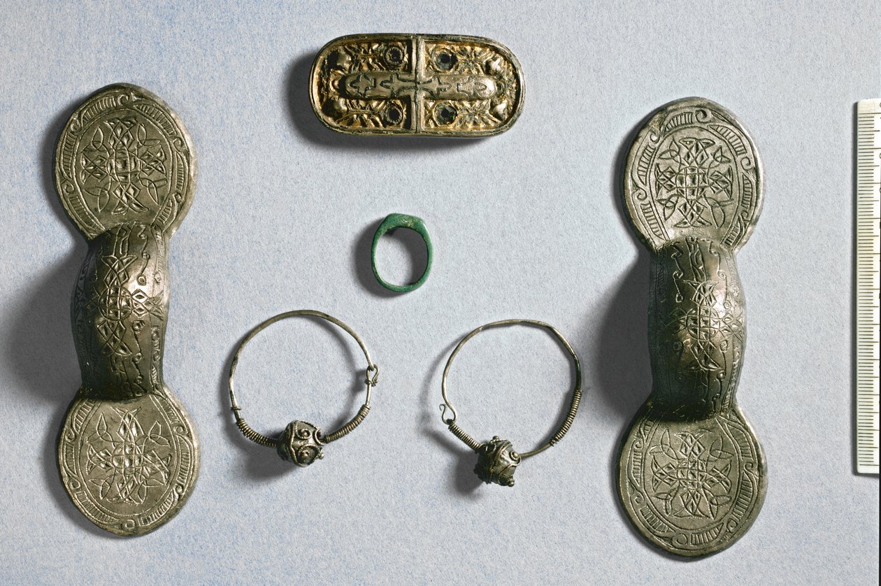 Joalharia de Camon, Amiens, Somme, Carolíngio, séc. 7-10 (prata, bronze dourado) de School Carolingian