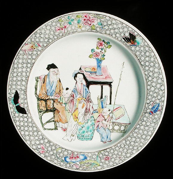 Um prato familiar de casca de ovo de rosa, c.1730 (porcelana) de School Chinese