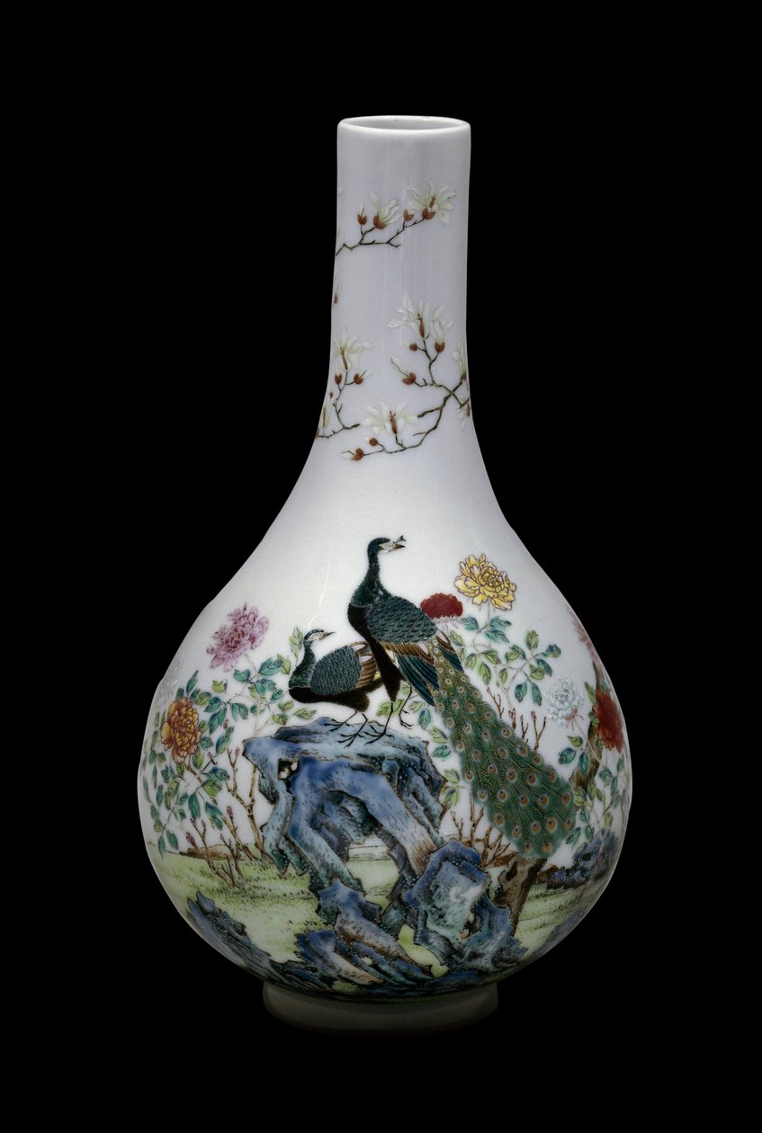 Arte chinesa: vaso de cerâmica da família rosa decorado com pássaros (incluindo pavões) e flores. Qianlong Reg (1736-1795). Paris, Musee Guimet, Musee national des Arts Asians. de School Chinese
