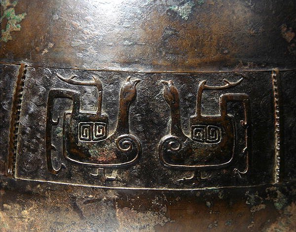 Detalhe de um vaso Hu Vase com Decoração Fundida (bronze) (detalhe de 272172) (ver também 272173) de School Chinese
