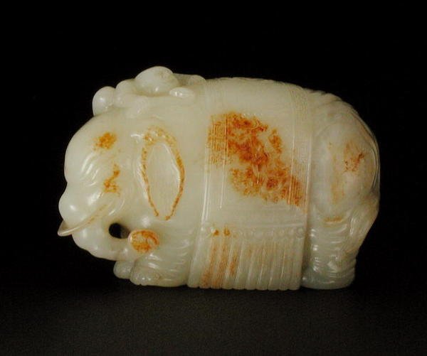 Elefante de pé vestindo um pano borbulhante decorado com trabalho na rocha e ondas cristalizadas, um menino segurando um cetro de ruyi subindo no ombro (celadon pálido) (ver também 208383) de School Chinese