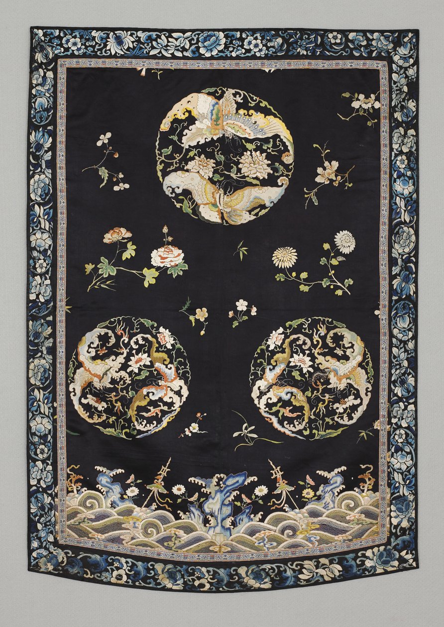 Pendurado, c.1750-1800 (Seda com bordado (ponto cetim), natural
e corantes sintéticos) de School Chinese