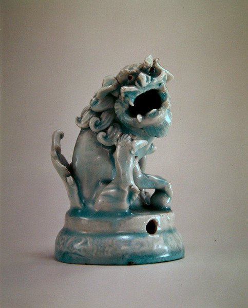 Porta incenso, dinastia Yuan (1271-1368), início do século XIV (porcelana) (ver também 394843) de School Chinese