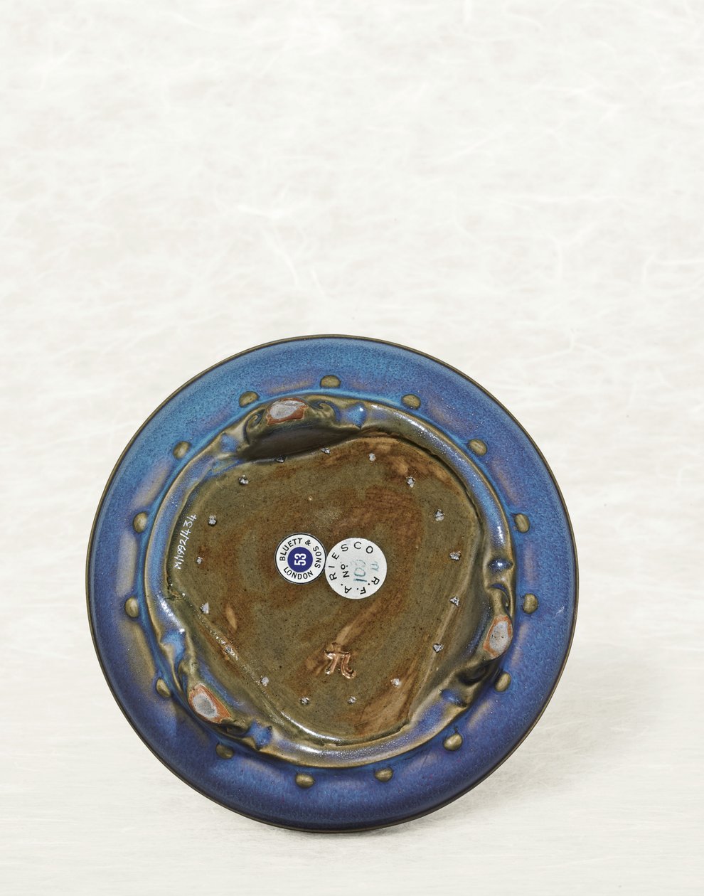 Jun &39;número nove&39; tripé Narcissus bowl, Yuan - Ming Dynasty (porcelana) (ver também 1190774-5) de School Chinese