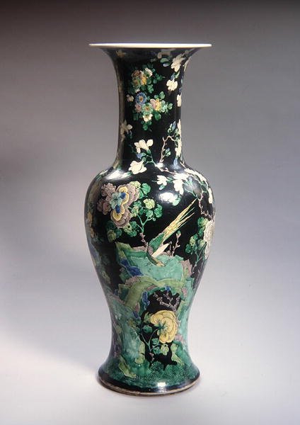 Grande Família Noire Yen Vase, período Kangxi (1662-1722) (porcelana) (ver 272192) de School Chinese