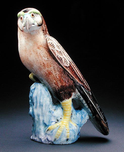 Um de um par de falcões de rosas da família, c.1750 (porcelana) (ver 231340 para outros) de School Chinese