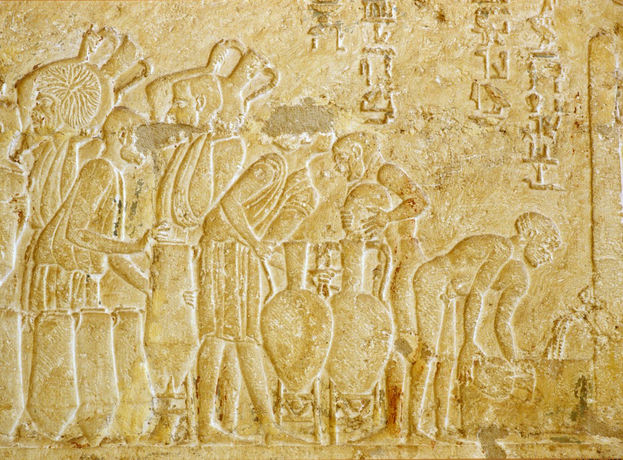 Antigo Egipto, Escultura mural, Túmulo de Petosiris, 300 a.C., Tunael Gebel, Recolha e engarrafamento do vinho (foto) de School Egyptian