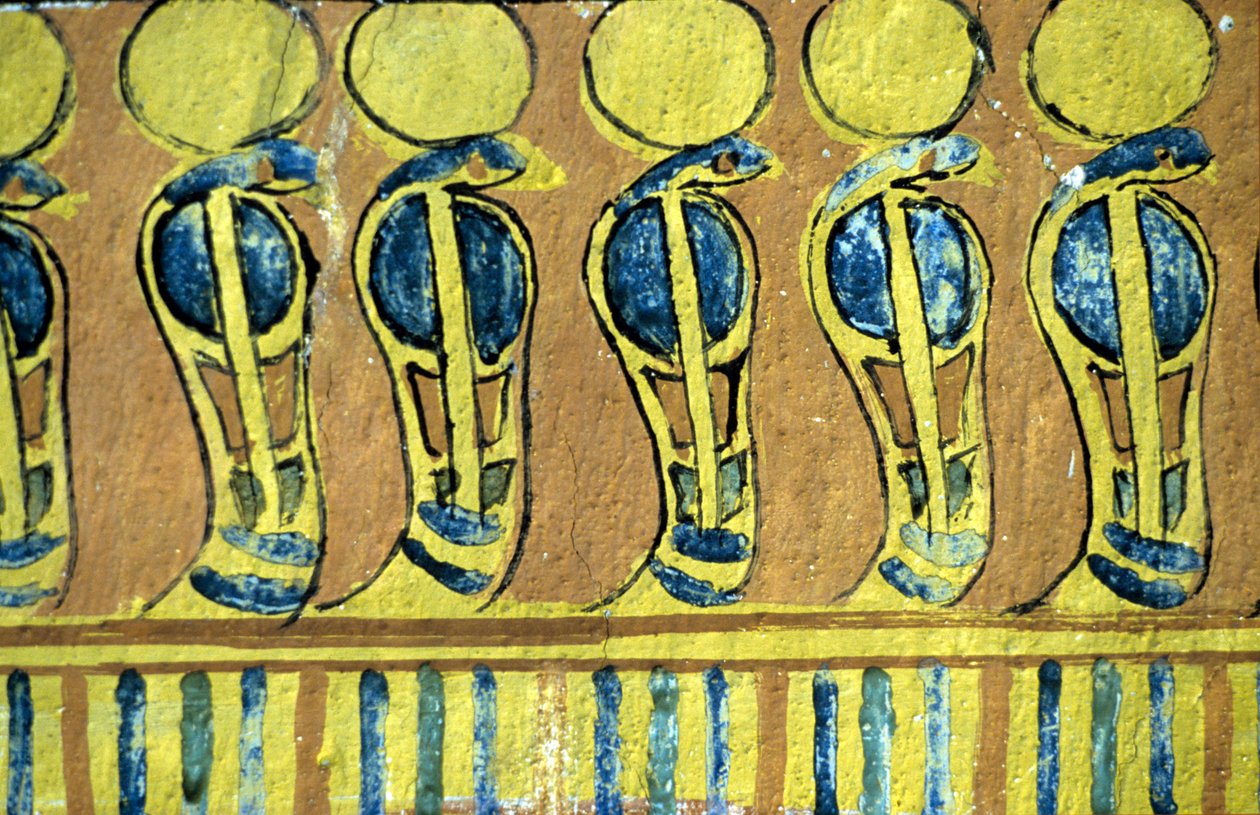 Antigo Egito, Pintura mural, Serpentes Uraeus guardando o santuário de Osíris, Túmulo de Sennedjem, Tebas, Deir el Medna de School Egyptian