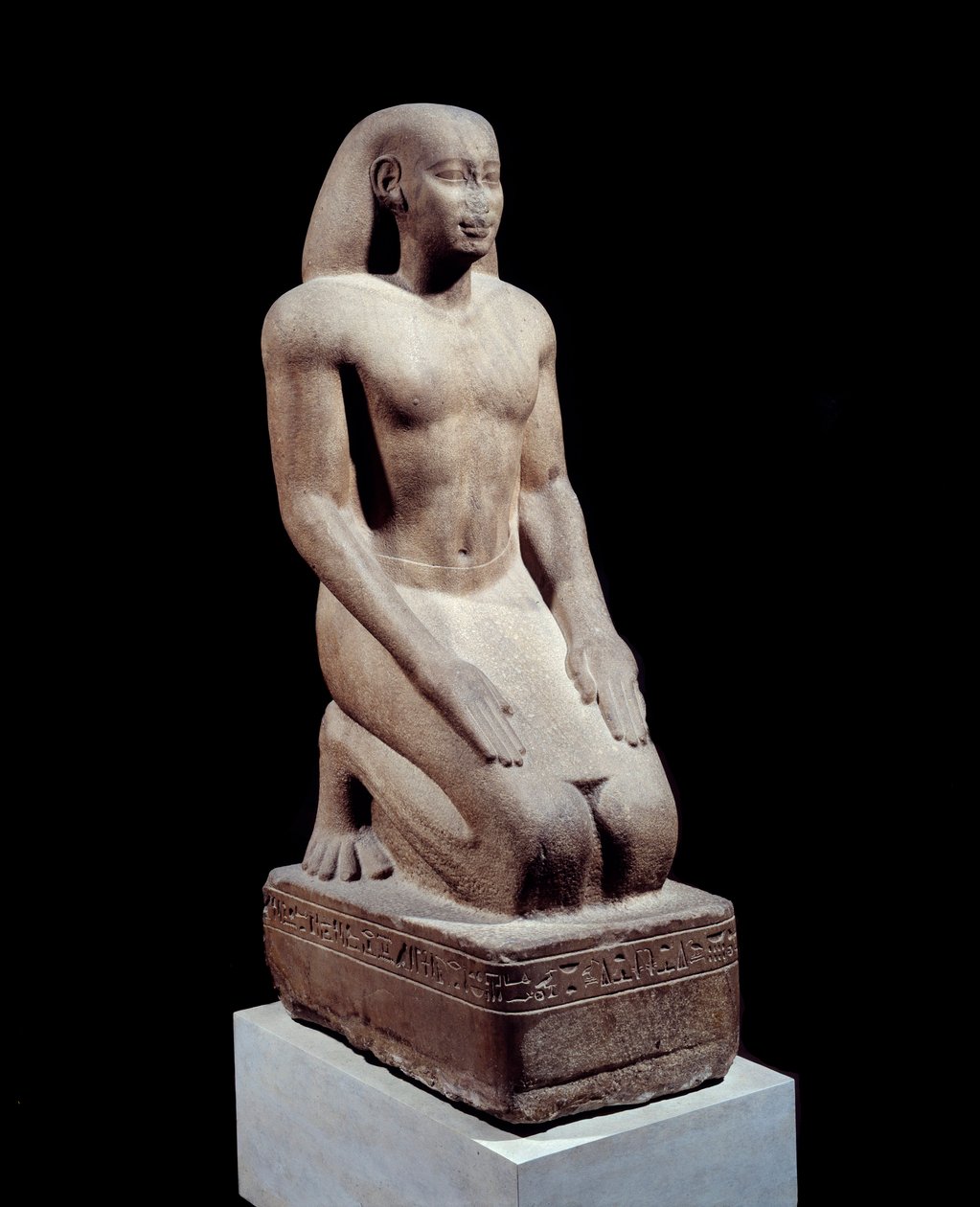 Antiquidade egípcia: "Estátua de Nakhthorheb, chefe dos sacerdotes" escultura quartzítica por volta de 590. 26ª dinastia, regne de Psammetic (595-529 a.C.) Paris. Museu do Louvre de School Egyptian