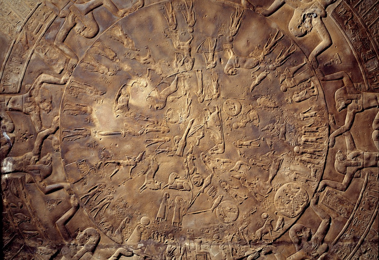 Antiquite egípcio: detalhe zodiacal com constelações em relevo do teto da capela leste de Osíris do Templo de Hathor em Denderah. 30 AC. Paris, Museu do Louvre de School Egyptian
