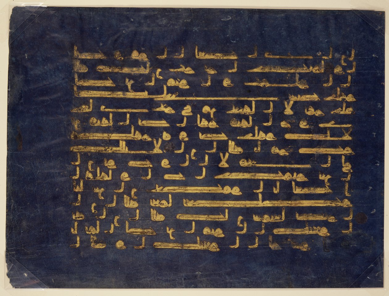 Folha de um Manuscrito do Alcorão na Escrita Cúfica, final do século IX ao início do século X (tinta e folha de ouro em pergaminho) (ver também 203660) de School Egyptian