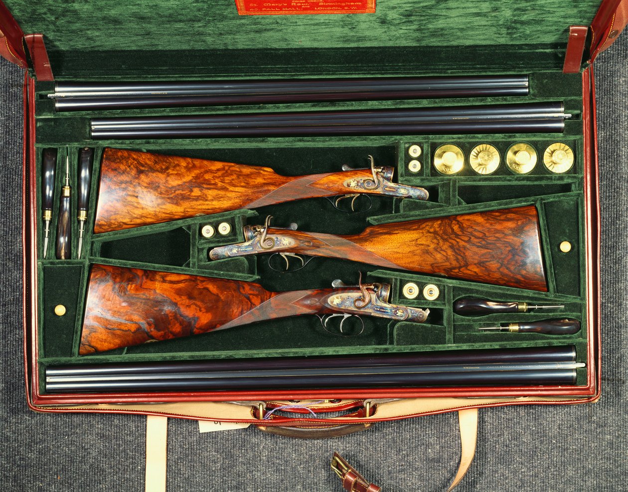 Um conjunto de três armas de martelo de School English
