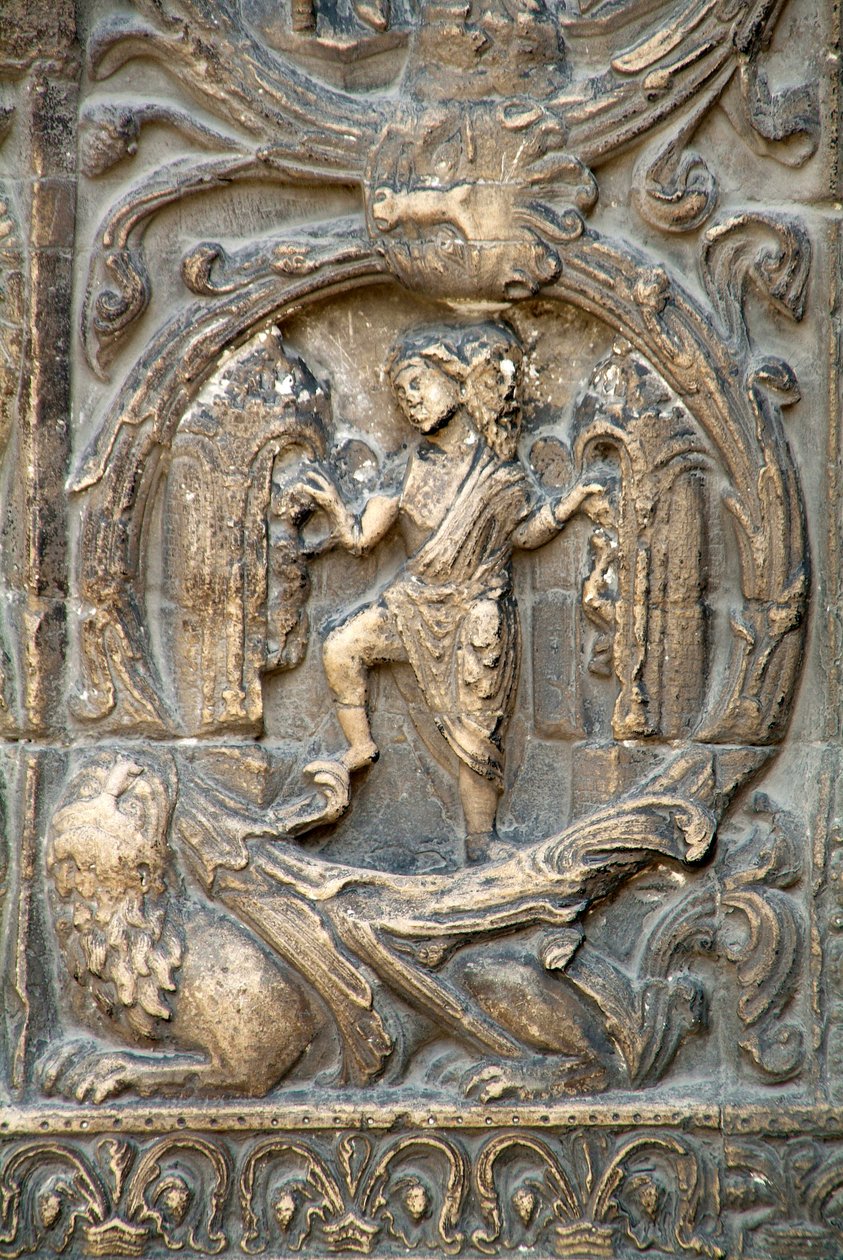Arte Gótica: Piedroit do portal direito da fachada ocidental da Basílica de Saint Denis, representando o trabalho dos campos: Janeiro. Saint-Denis, França de School French