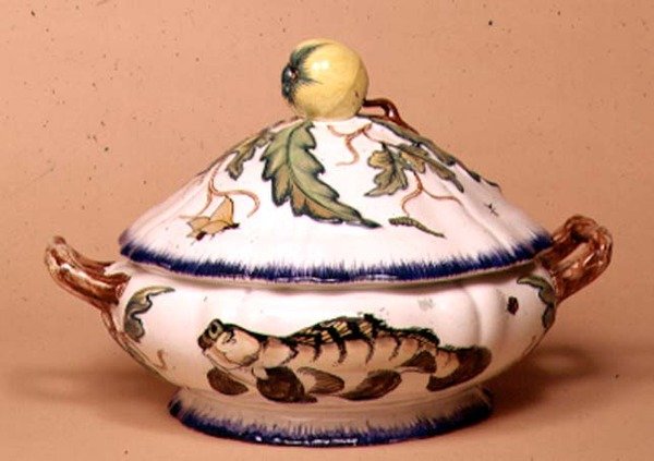 Tureen de Leboeuf et Milliet, decorada por Rousseau depois dos desenhos de Bracquemond (faiança) de School French