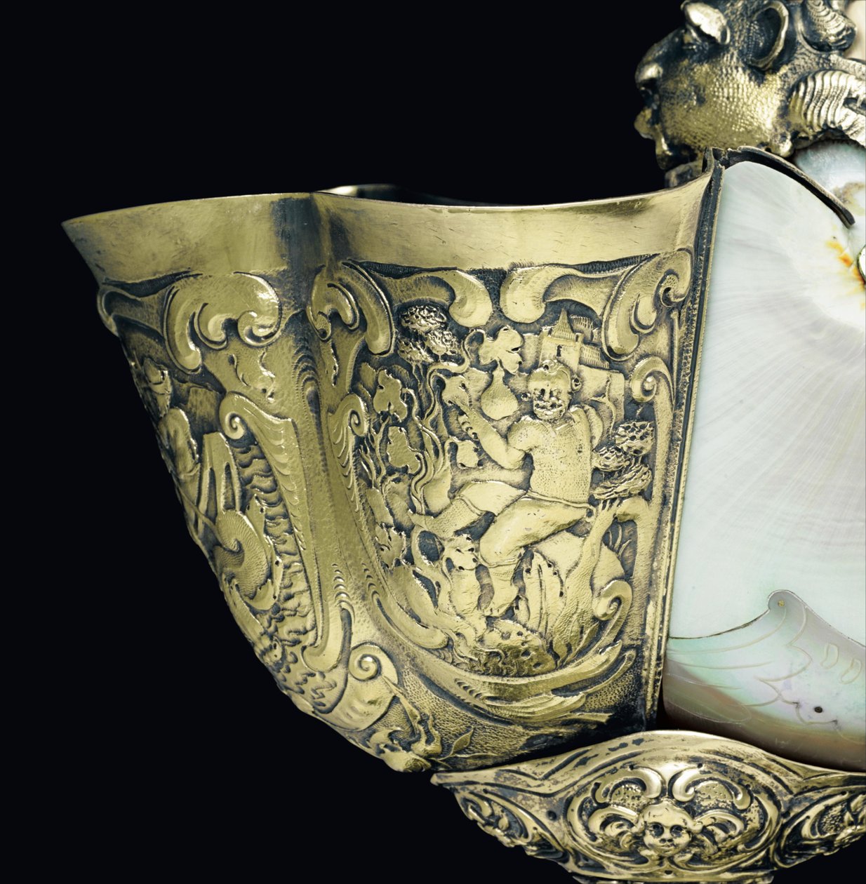 Taça nautilus montada, Nagyszeben, meados do século 17 (concha e prata dourada) (detalhe de 3434804) de School Hungarian