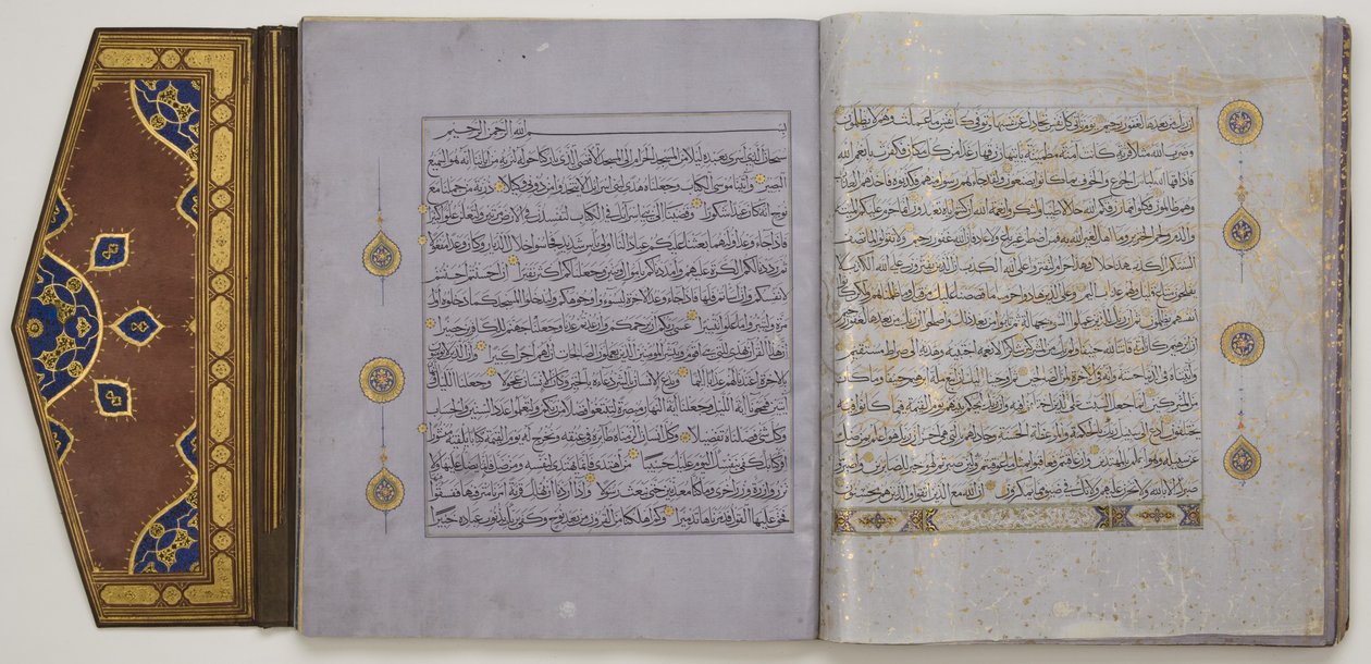 Página de um Alcorão, c.1450-1560 (tinta e ouro no papel, com couro) de School Islamic