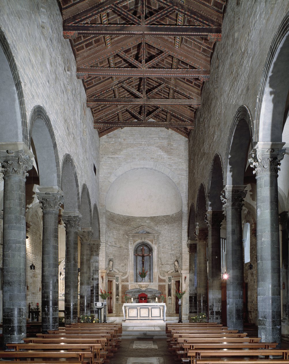 Vista interior da igreja dos apóstolos de School Italian