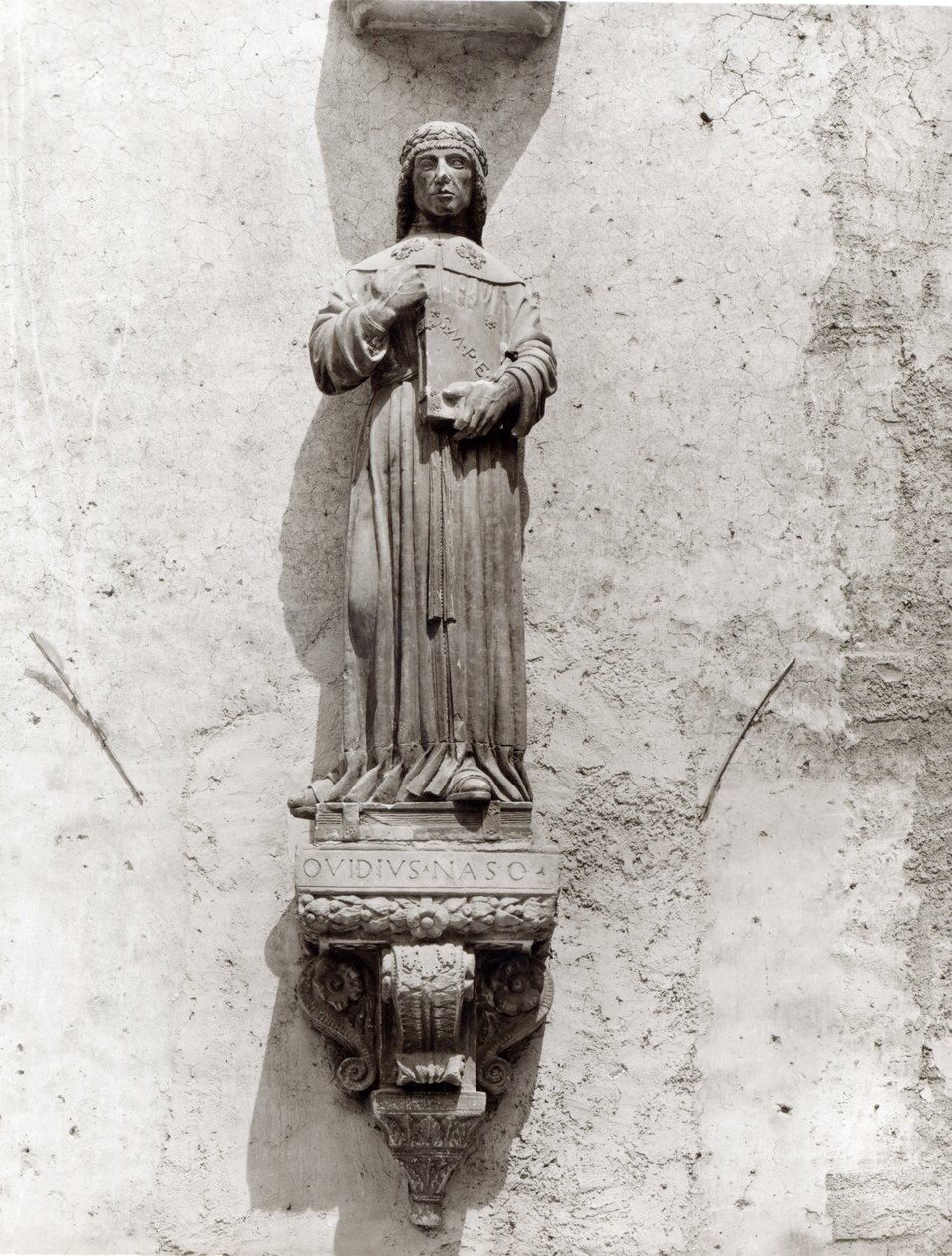 Estátua de Ovídio (43BC-AD17) de School Italian