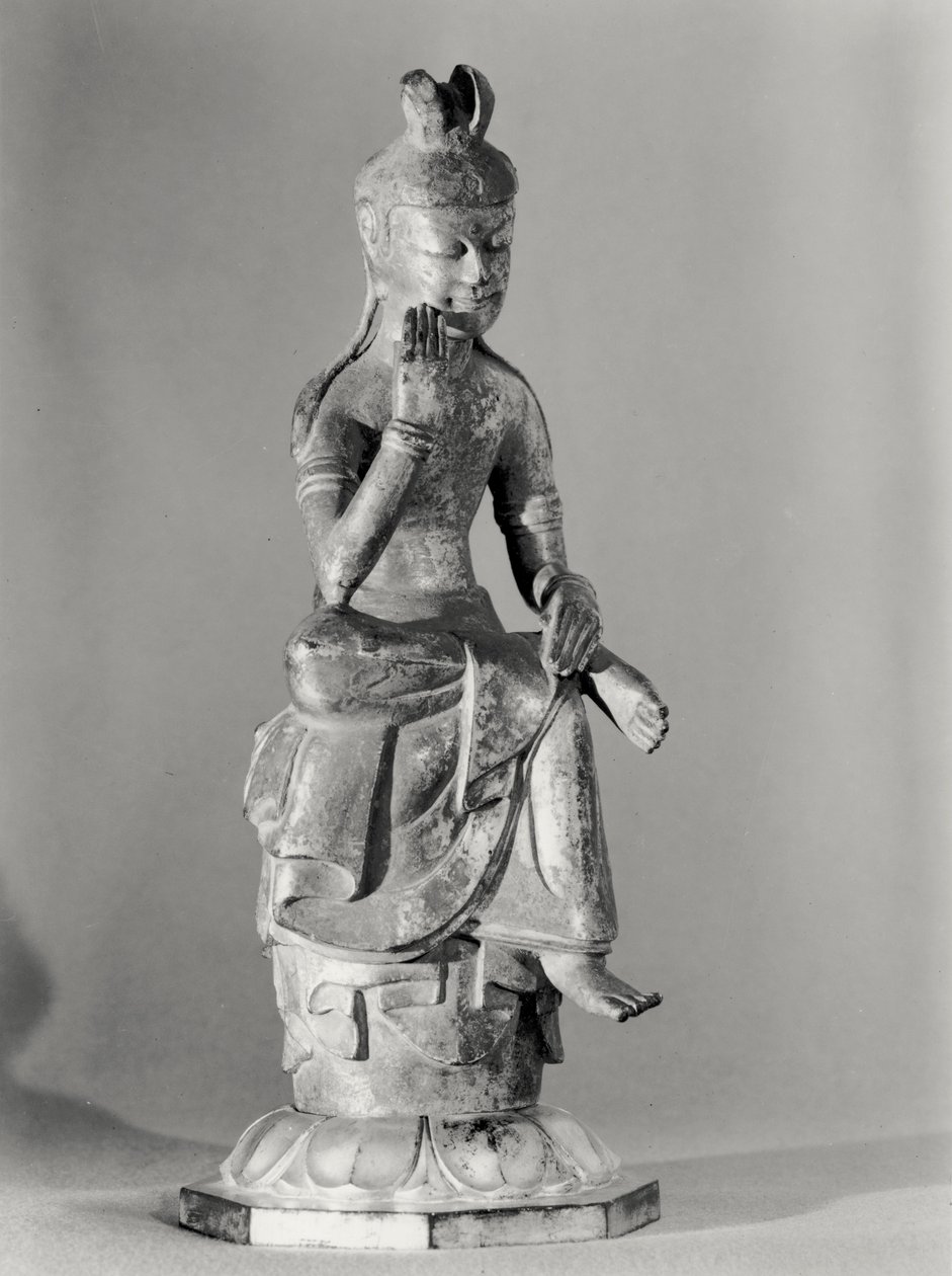 Bodissatva Sentado em uma Postura Meditativa, c.645-794 (bronze dourado) (foto a p-b) de Japanese School