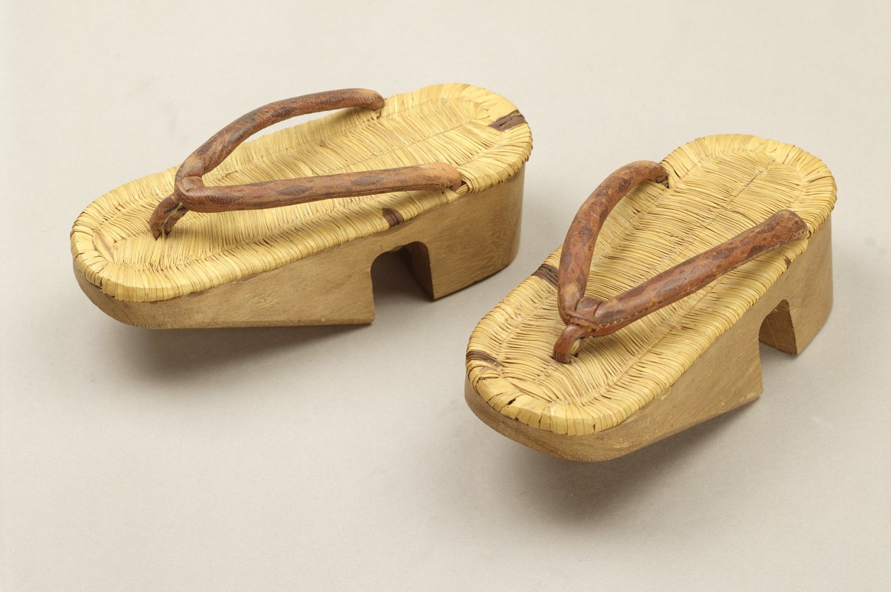 Sandálias geta (madeira e couro) de Japanese School